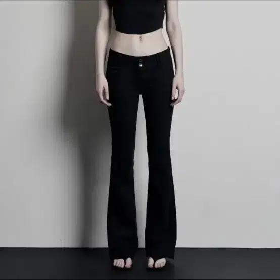 【BOHEMIAN SEOUL】KNEE OPEN RIPPED WIDE JEANS (GRAY) BOHEMIAN SEOUL | 보헤미안서울 Bohemian Seoul) KNEE OPEN