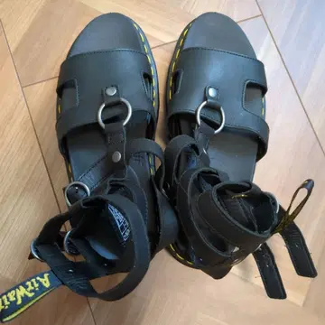 Dr. Martens ADAIRA 블랙 샌들 39 EU / 6 UK