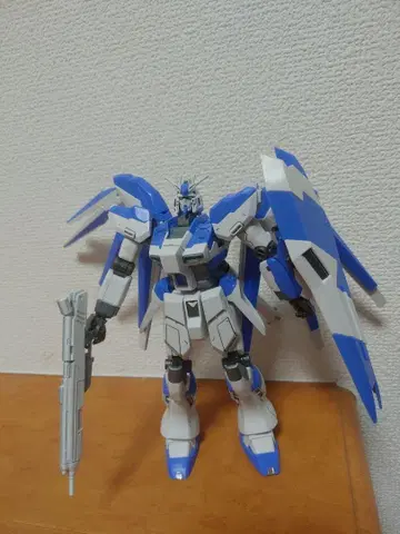 1/144HG 하이 뉴 건담 완제품 상품 동시 300엔 할인