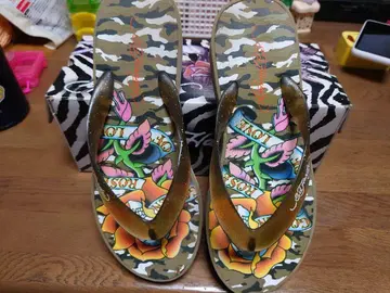 Ed Hardy 비치 샌들 카모 패턴