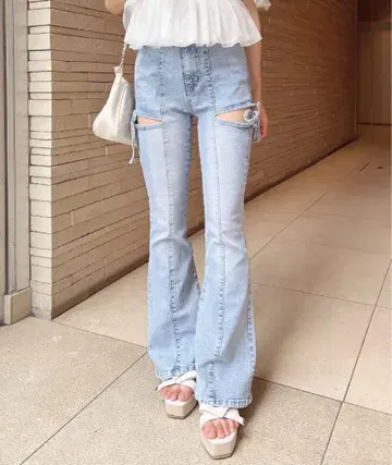 INGNI 사이드 리본 컷 아웃 플레어 데님 팬츠 S 사이즈