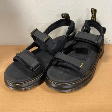 Dr. Martens 닥터마틴 통굽 샌들 블랙 포스터