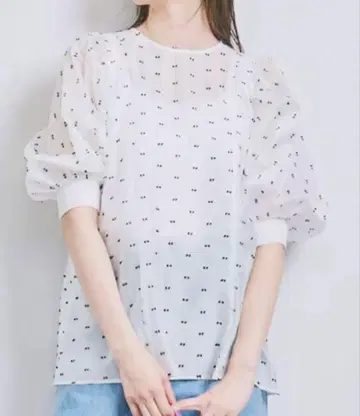 유나이티드 애로우즈 사다리 컷 자카드 블라우스 화이트