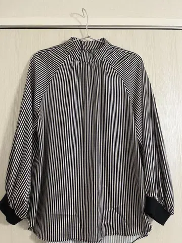 콤안팜 블라우스