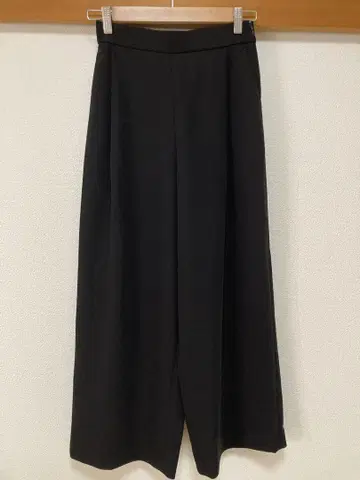 UNFILO 블랙 턱 와이드 팬츠 M 사이즈