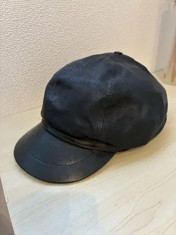 블랙 가죽 헌팅 캡 모자