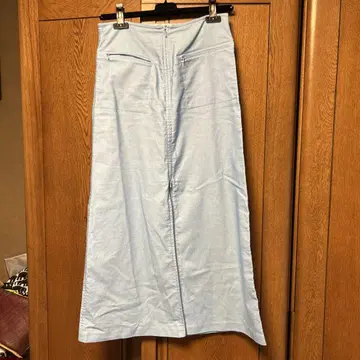 비비안 탐 스카이블루 플레어 스커트 뒷면 지퍼