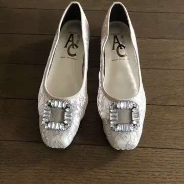 장식 베이지 플랫 슈즈