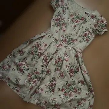 레스트로즈 디즈니 콜라보 원피스
