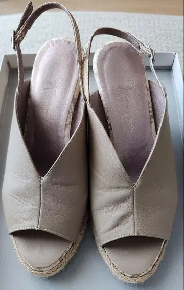 긴자 카네마츠 웨지솔 샌들
