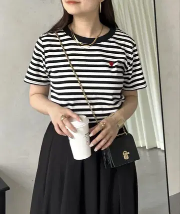 하트 자수 보더 티셔츠