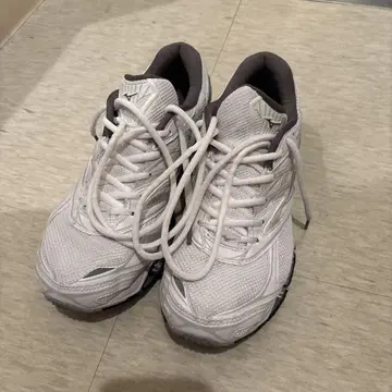 Mizuno Wave Inspire 화이트 스니커즈