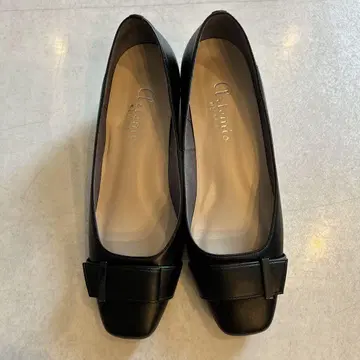 다이애나 블랙 펌프스