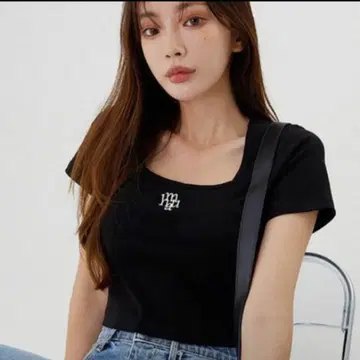 muahmuah 크롭 로고 티셔츠