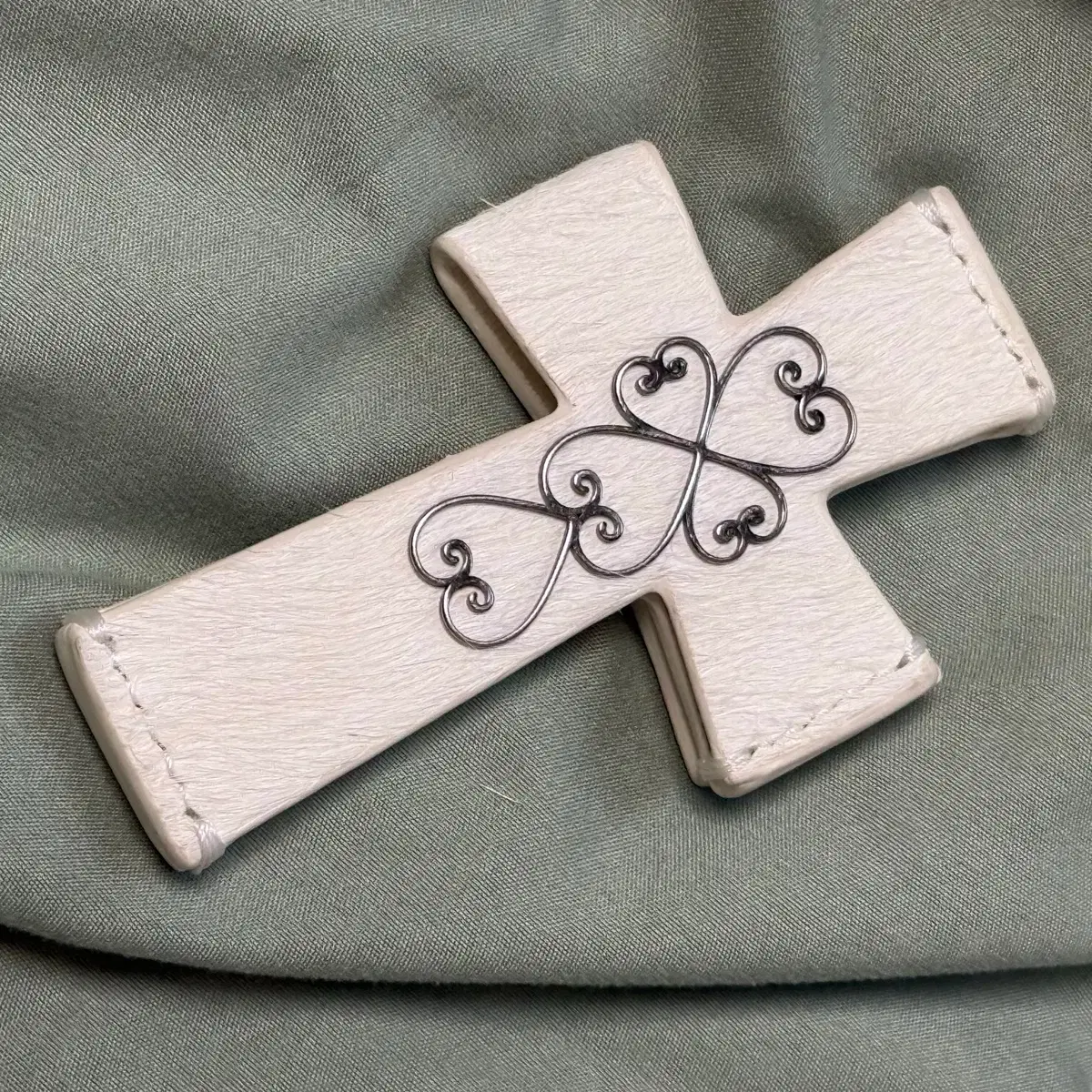 Sculptor Cross Leather Strap Wallet ホワイト Cross Hair On Strap