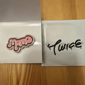 TWICE THIS IS FOUR 랜덤 핀 배지 MOMO