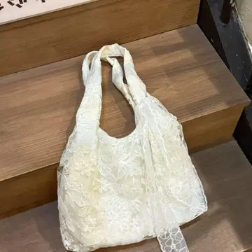 아이보리 레이스 꽃무늬 토트백