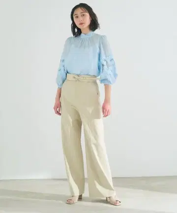 ANAYI 레이스 장식 라이트 블루 오리 소매 블라우스 38