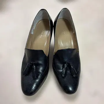 리걸 태슬 로퍼 힐 업 펌프스