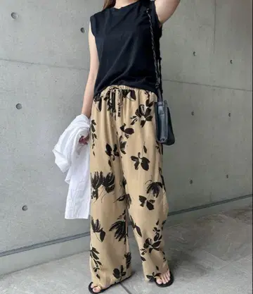 andme 새상품 꽃무늬 릴랙스 와이드 팬츠 M 사이즈