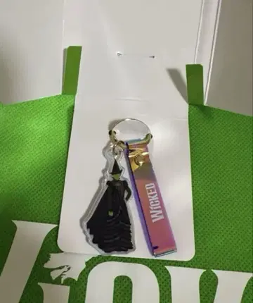 극단 사계절 시크릿 아크릴 키링 엘파바 위키드