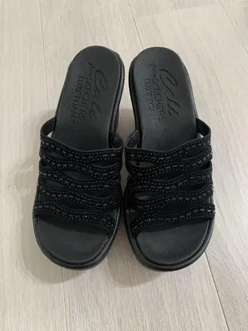 스케쳐스 웨지 샌들