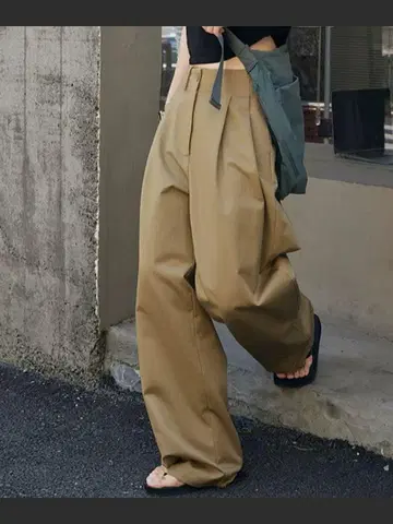 턱이 있는 와이드 팬츠 베이지
