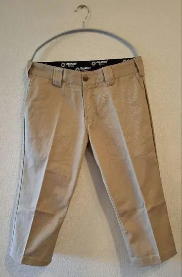 OshKosh 베이지 치노 팬츠