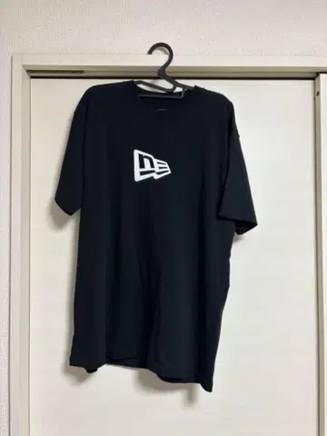 뉴에라 블랙 티셔츠 LARGE