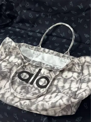 alo 그레이/화이트 라지 토트