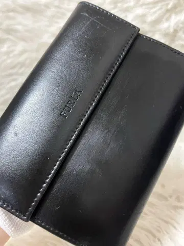 훌라 블랙 가죽 3단 폴더형 지갑