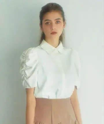 Noela 카라 부착 파워 숄더 셔츠 화이트 블라우스