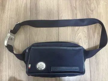 네이비 바디백 메탈 로고