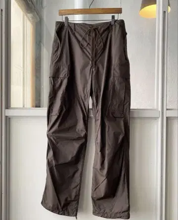 AURALEE HIGH COUNT LIGHT NYLON 팬츠 브라운