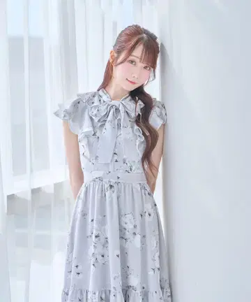 로제 뮤즈 장미 프린트 플레어 드레스