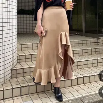 파메오 포즈 Courtney 새틴 스커트 프릴 비대칭
