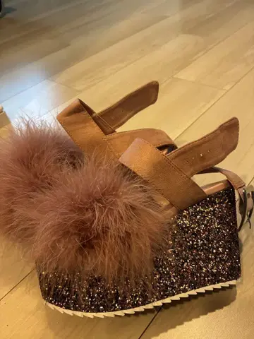 merry jenny 퍼가 달린 글리터 웨지 샌들 S