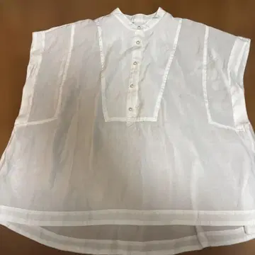 BEARDSLEY 펄 버튼 프렌치 슬리브 화이트 화이트