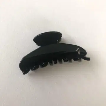 GIORGIO JANEKE 클래식 헤어 클립 BLACK