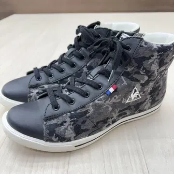 르꼬끄 스포티프 사이드 지퍼 카모플라쥬 스니커즈 22.5cm