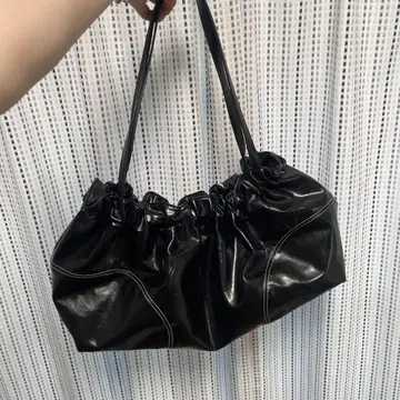 자라 블랙 합성 피혁 그레이니 백