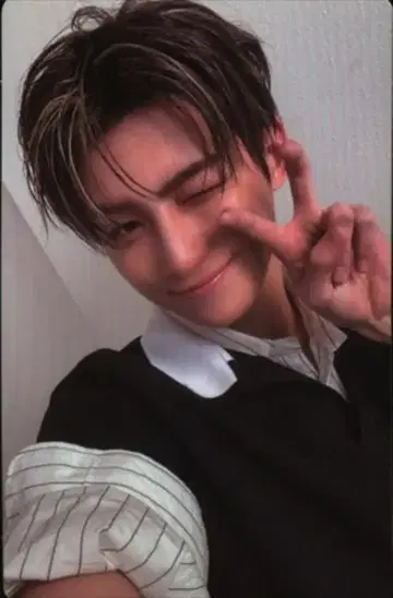TWS 보이 버전 JIHOON 함께 시도해 보세요