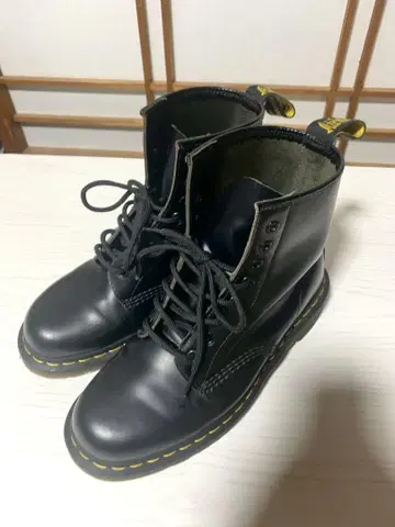 닥터 마틴 8홀 부츠