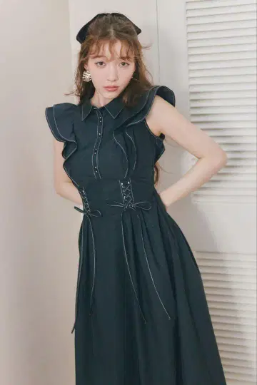 리엔다 레이스업 프릴 원피스 네이비