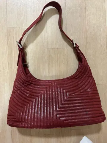 BALLY 레드 퀼팅 숄더백