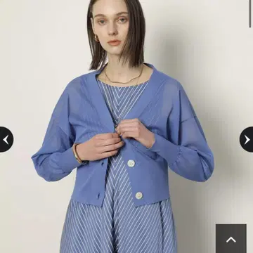 V 넥 숏 가디건 아르페쥬 스토리