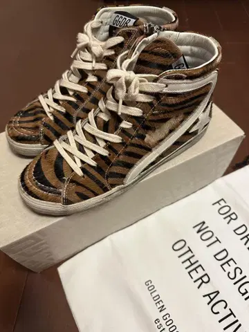 GOLDEN GOOSE 골든구스 제브라 패턴 송치