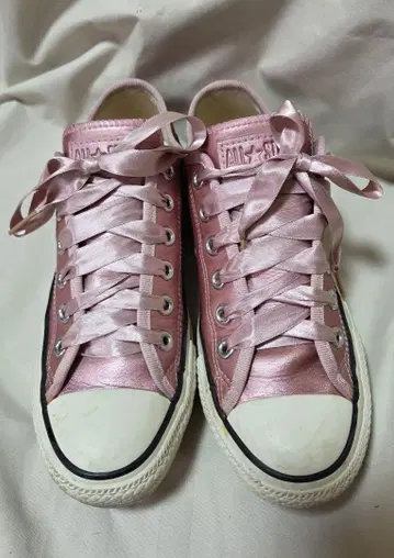 CONVERSE 핑크 메탈릭 로우 컷 스니커즈