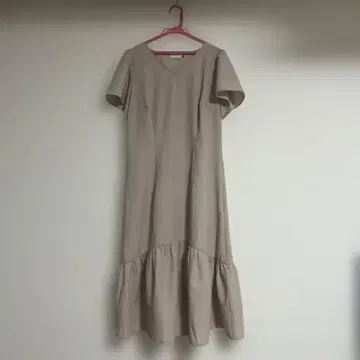 overE 베이지 티어드 원피스