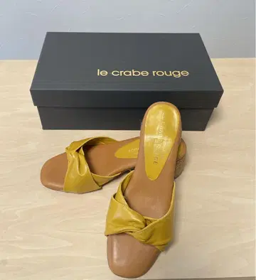 LE CRABE ROUGE 웨지솔 가죽 샌들